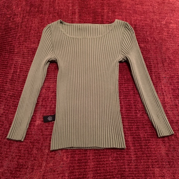 Long Sleeve Green Ribbed Top - Picture 4 of 16